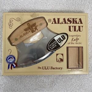 NWT New Alaska Ulu Legendary Knife of the Arctic Wood Handle With Stand Kitchen